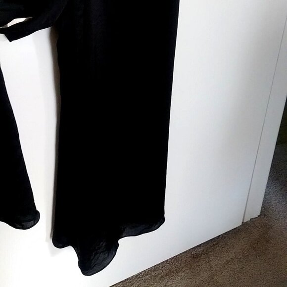 🖤 Title: Lewit Black Wide Leg Jumpsuit – Size 8 Sexy, Sleek & Pocket-Perfect - Picture 7 of 13